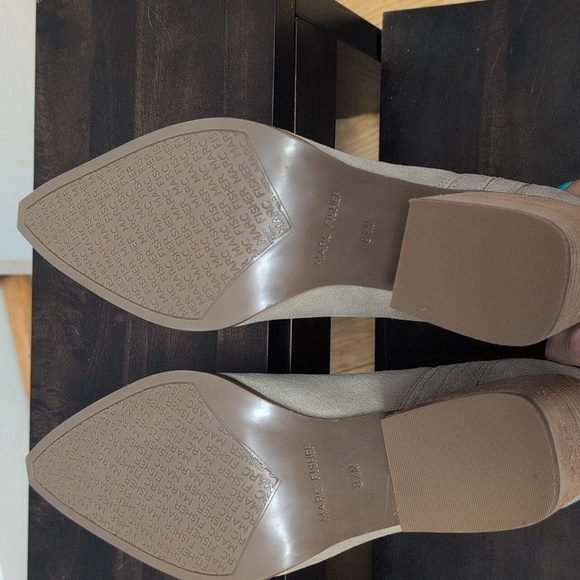 Marc FisherMATTER Suede Block Heel Pointed Toe Dark Natural Ankle Boots Size 8.5 - Picture 3 of 8